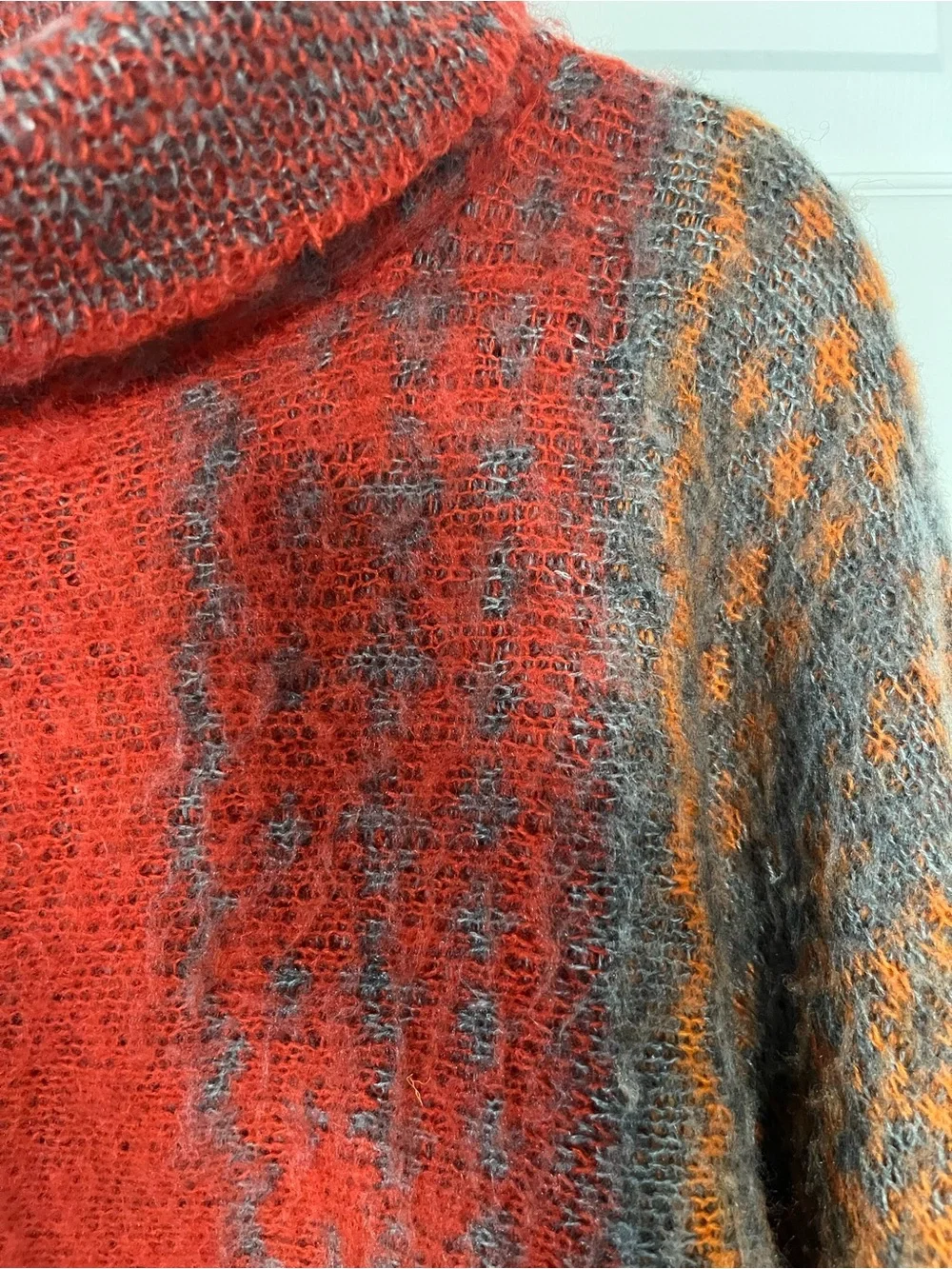 Vertigo SzXs/S Cowl Neck Cropped Fuzzy Wool Blend Knit Sweater, Rust and Orange